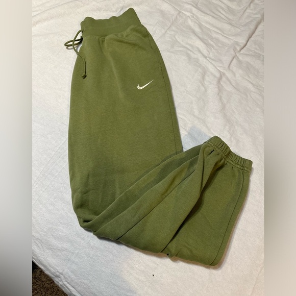 Nike Phoenix Fleece High Waisted Joggers - Picture 2 of 8